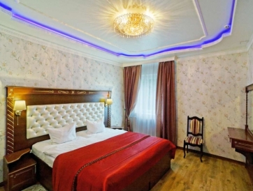 Iki otaqlı ki&ccedil;ik suite 